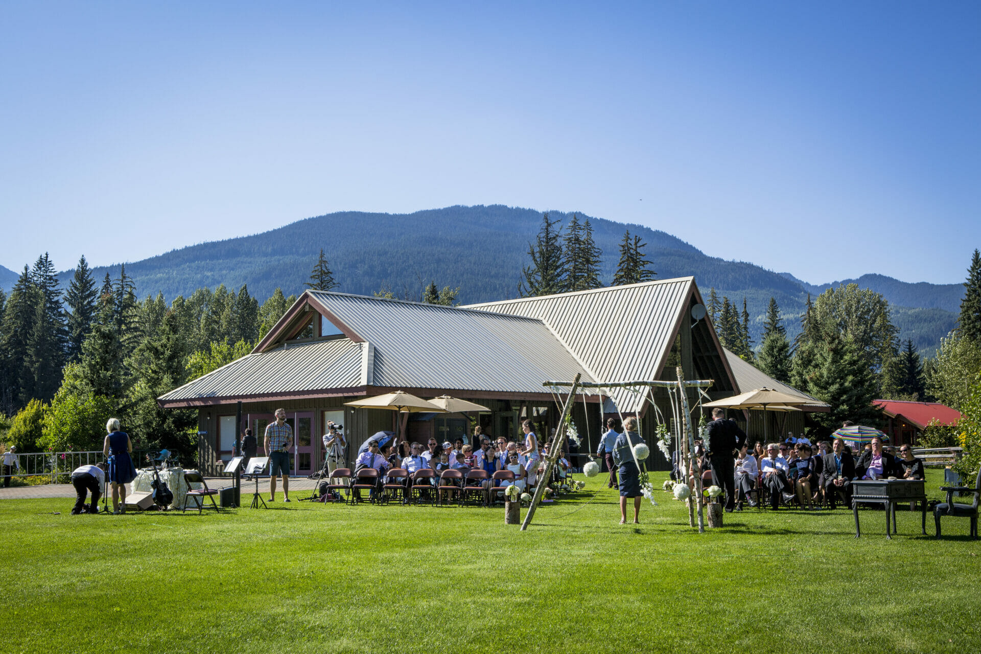 Spruce Grove Field House wedding image by Justa Jeskova