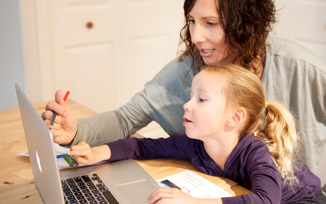 Image of mother and daughter using laptop. Photo: Dave Buzzard, RMOW