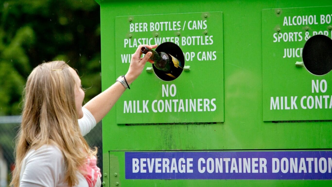 Beverage container recycling bin